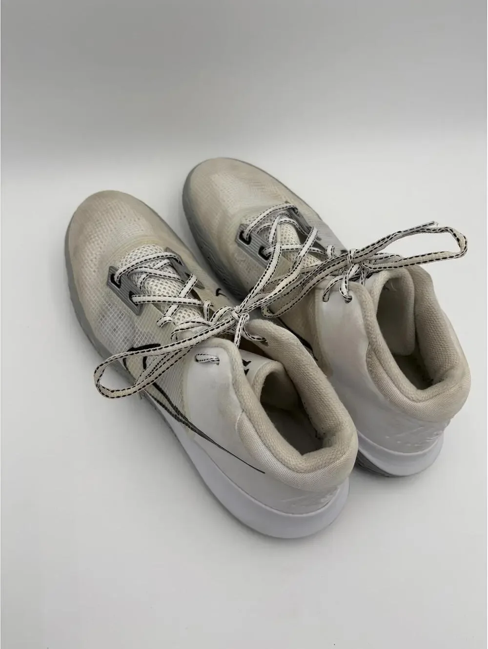 Nike Kyrie Flytrap 4 Sneakers Men's Basketball Shoes Metallic Silver Size 13